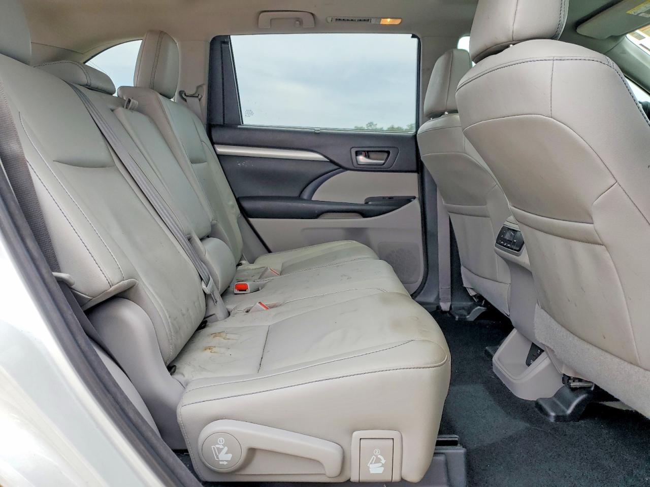 2018 TOYOTA HIGHLANDER XLE photo 21