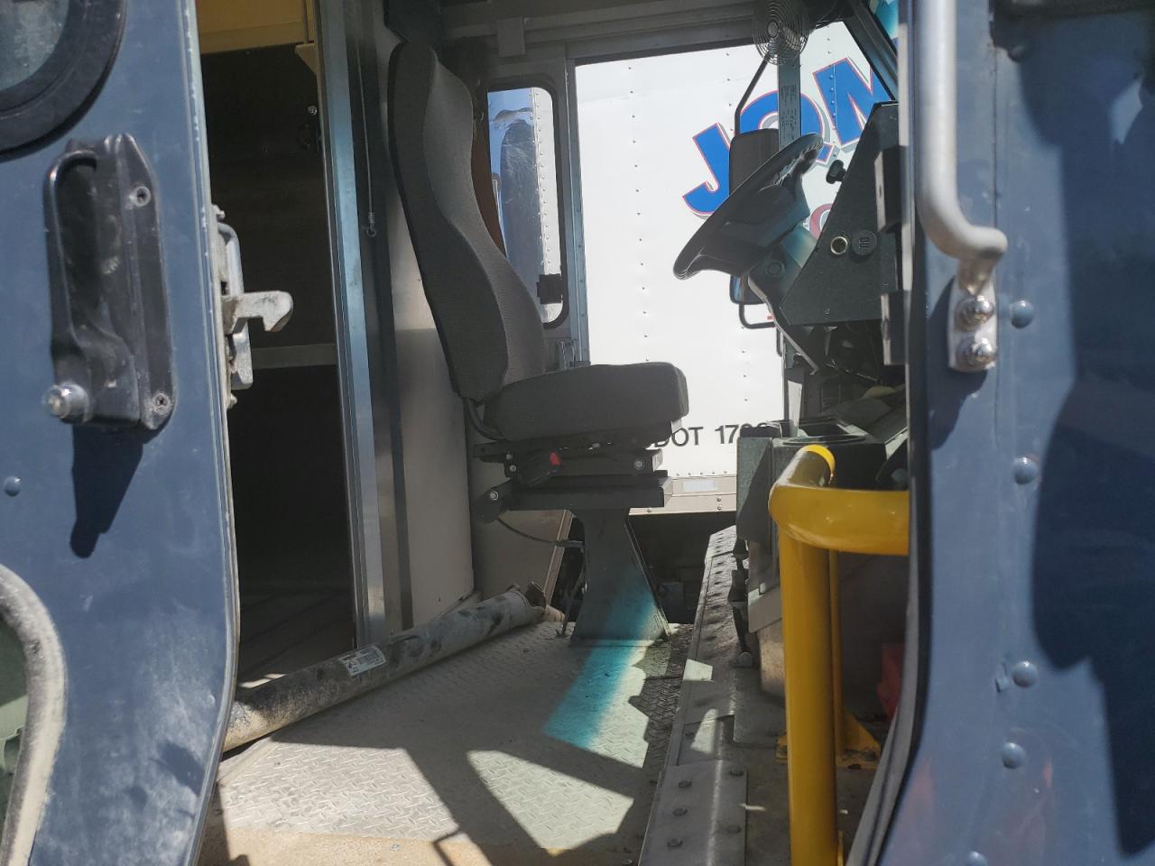 2020 FORD F59 photo 11