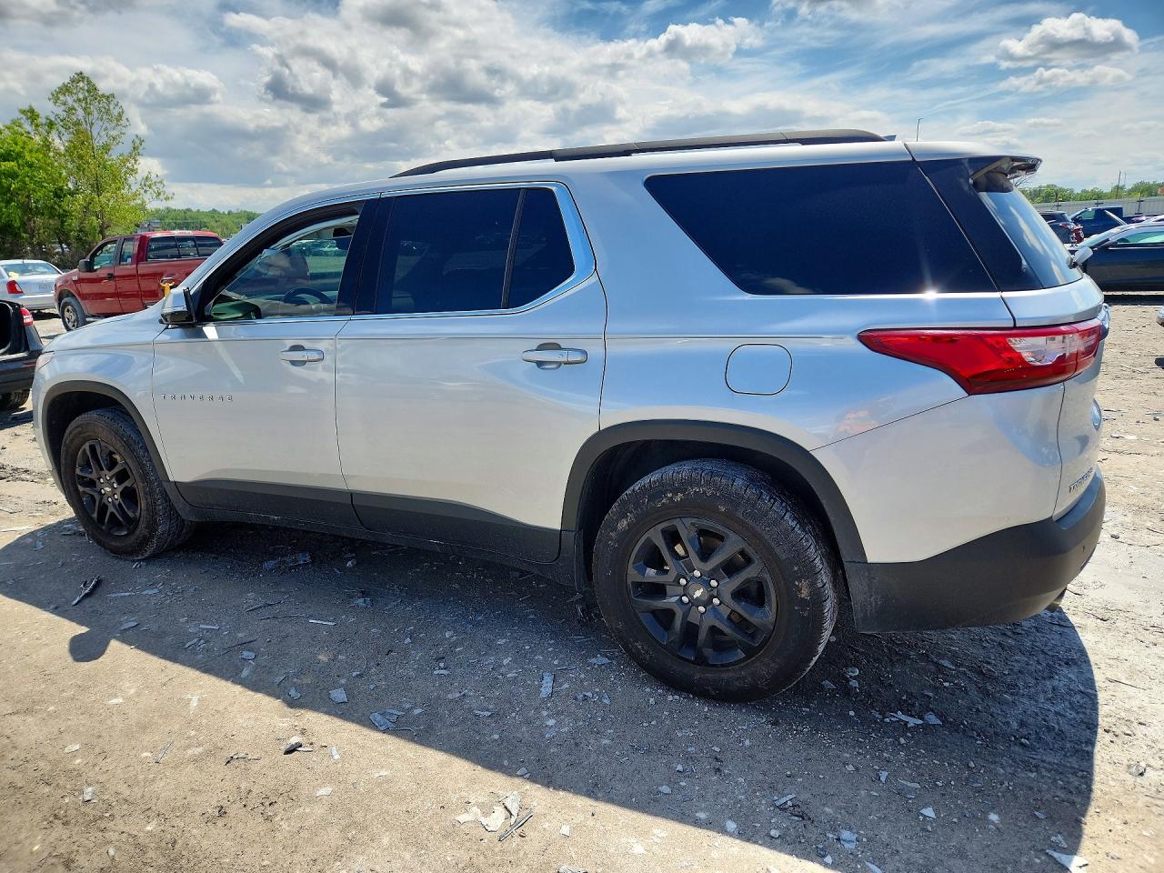 2020 CHEVROLET TRAVERSE LT photo 3
