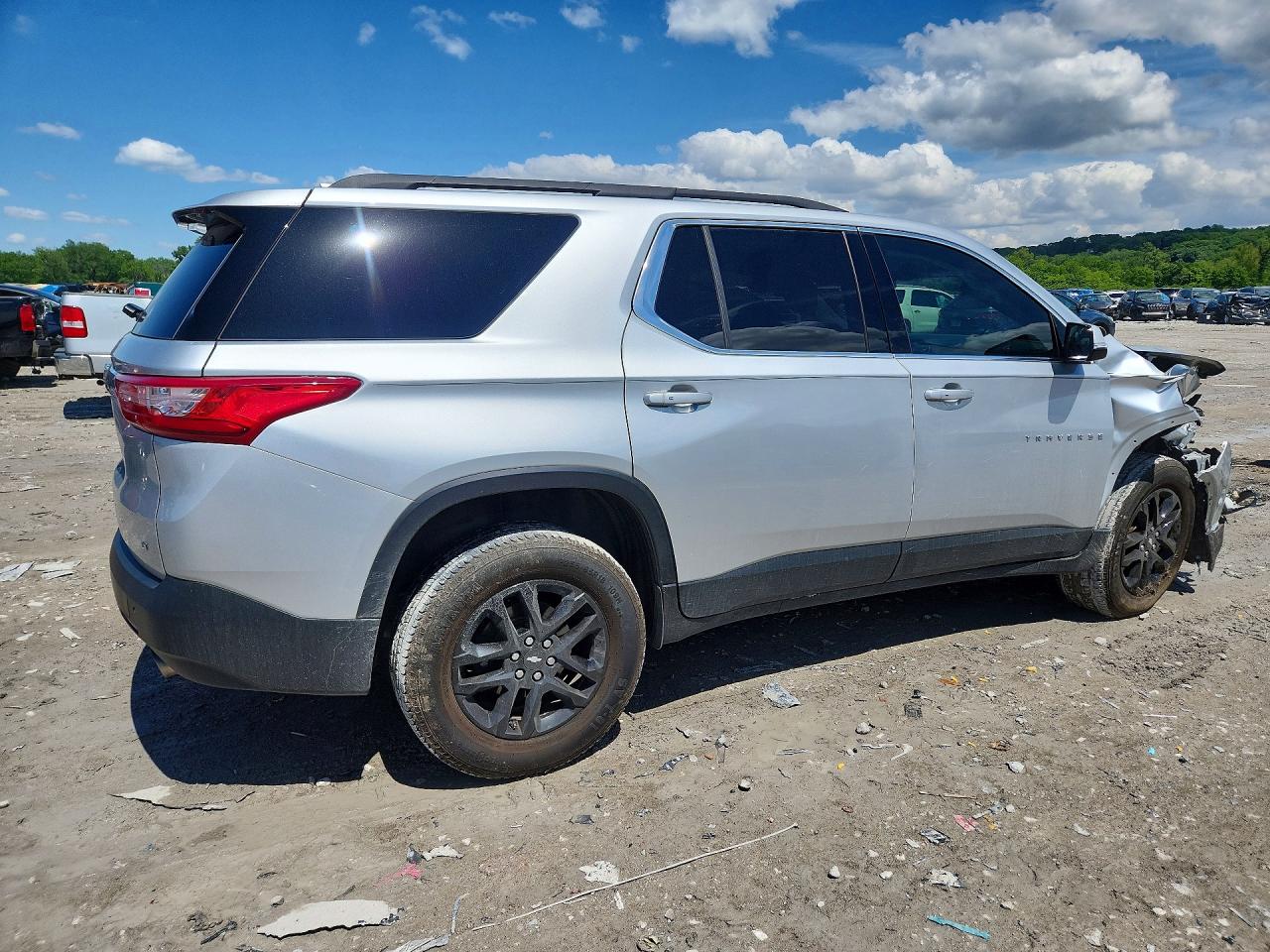 2020 CHEVROLET TRAVERSE LT photo 5