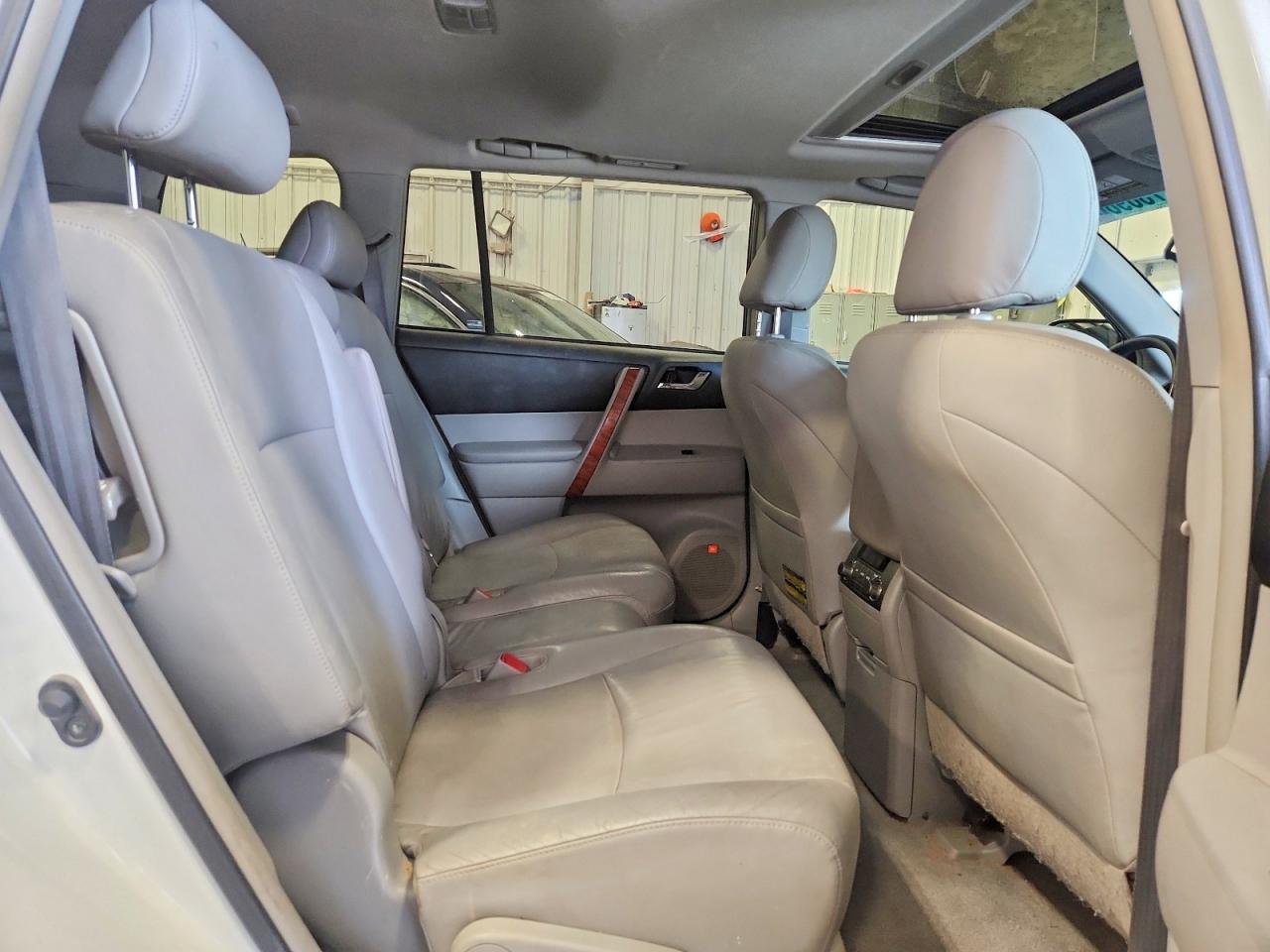 2010 TOYOTA HIGHLANDER LIMITED photo 31