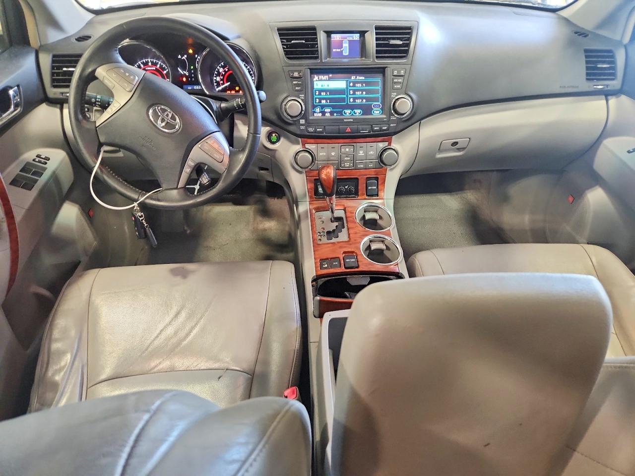 2010 TOYOTA HIGHLANDER LIMITED photo 22