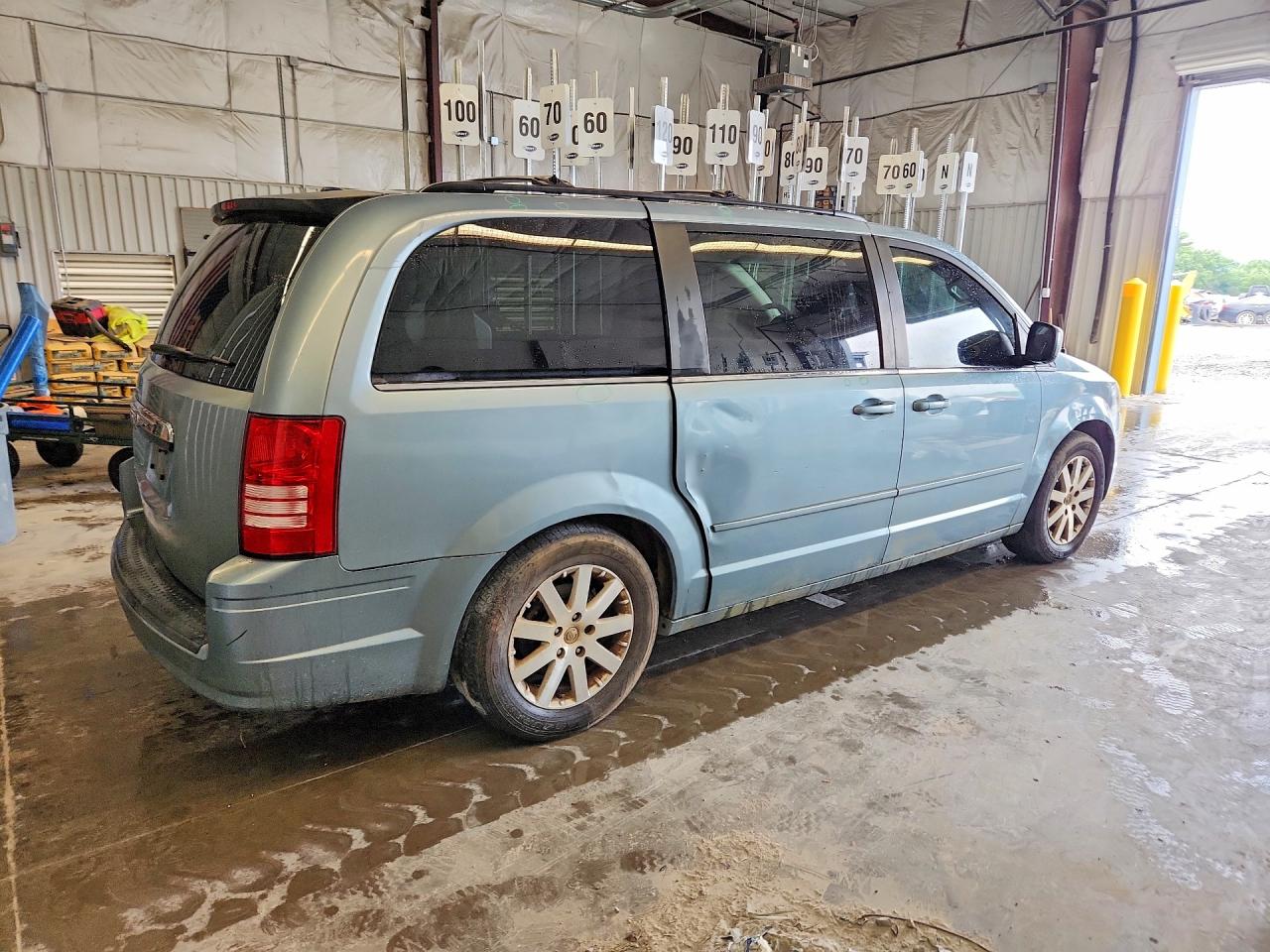 2008 CHRYSLER TOWN & COUNTRY TOURING photo 5