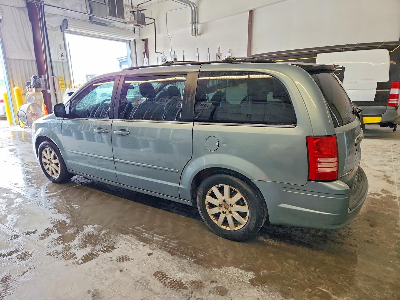 2008 CHRYSLER TOWN & COUNTRY TOURING photo 3