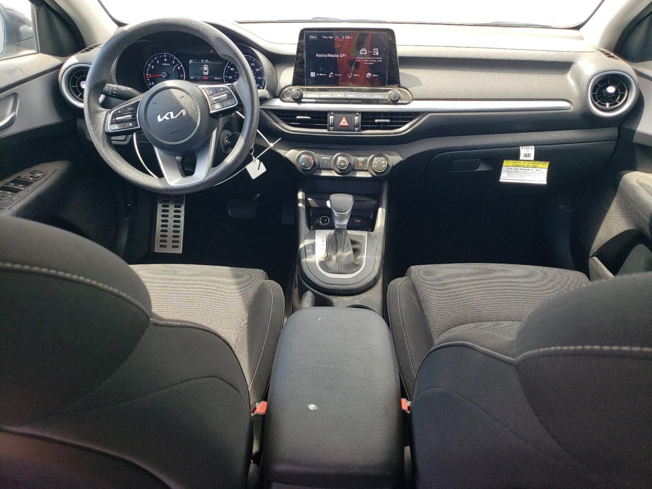 2024 KIA FORTE LX photo 8