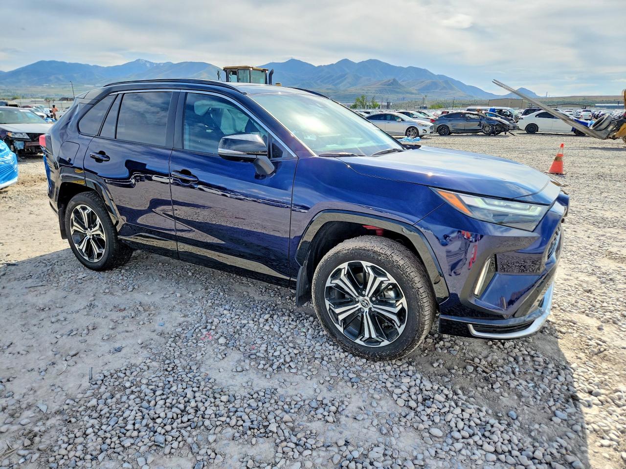 2025 TOYOTA RAV4 XSE photo 7