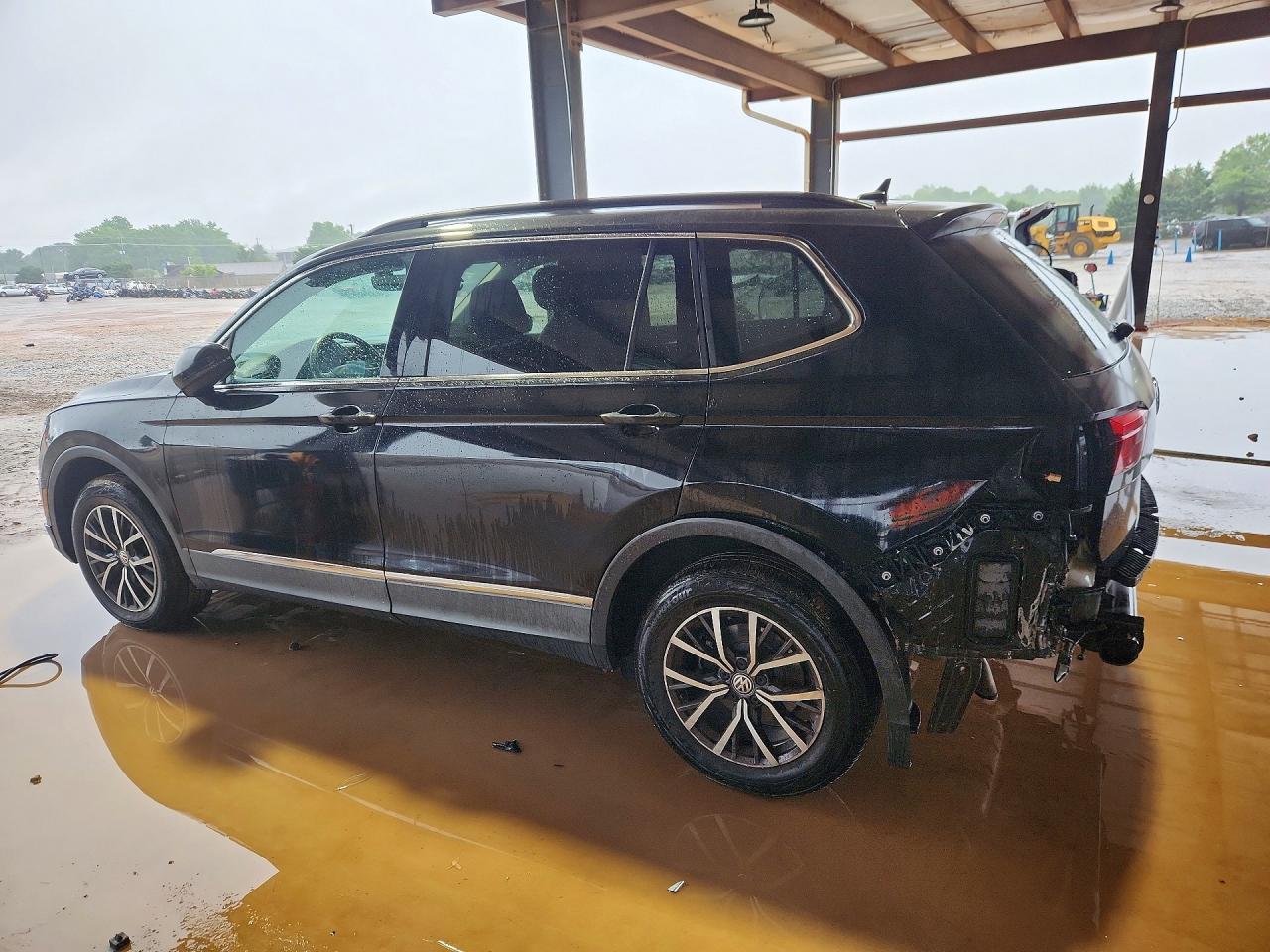 2020 VOLKSWAGEN TIGUAN SE photo 3