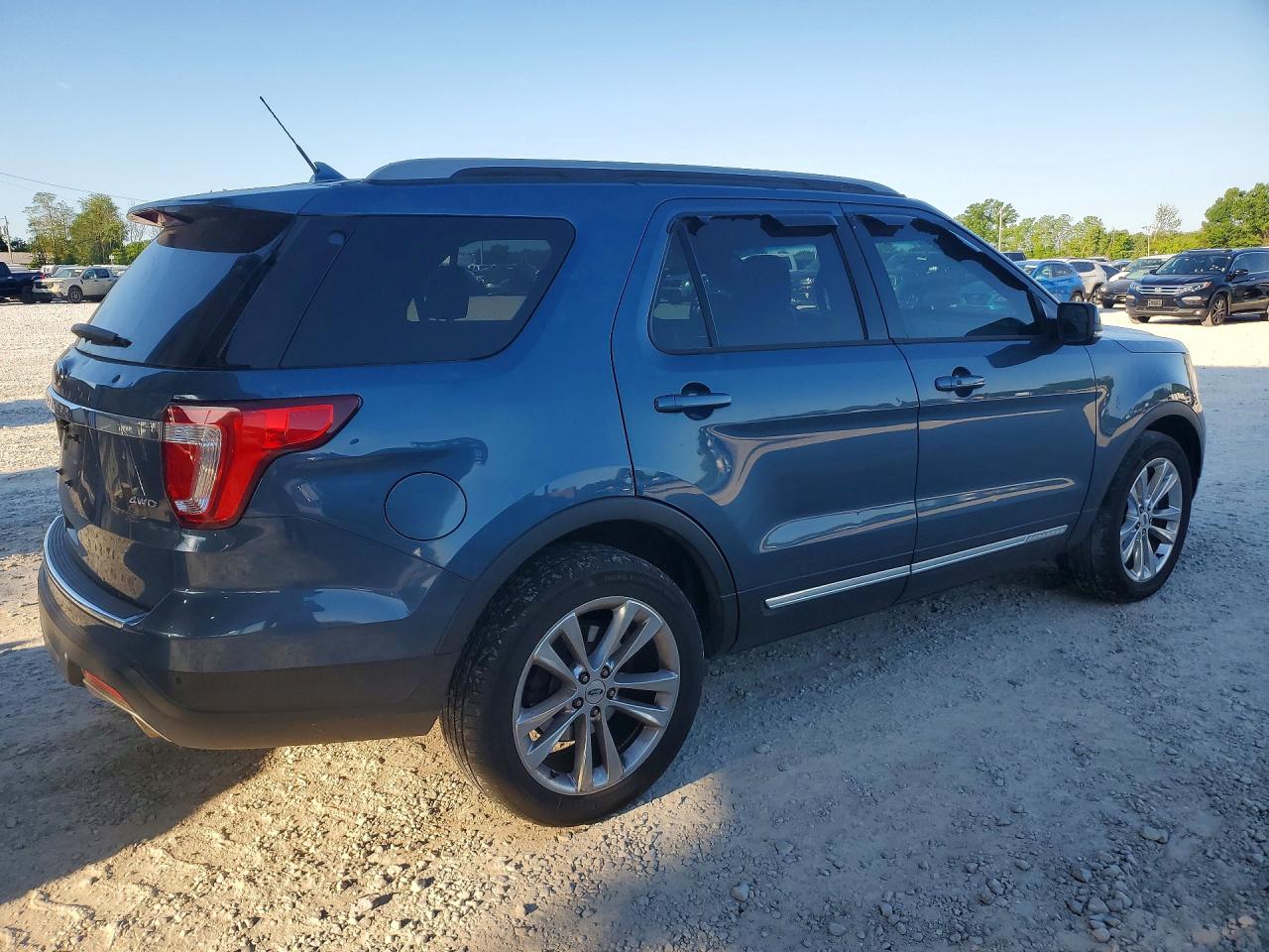 2018 FORD EXPLORER XLT photo 5