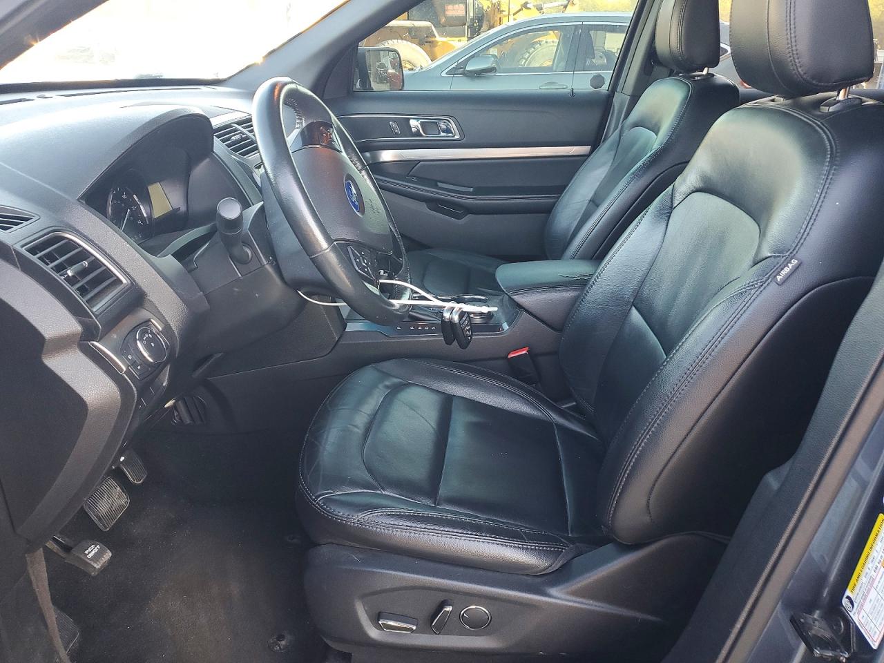 2018 FORD EXPLORER XLT photo 13