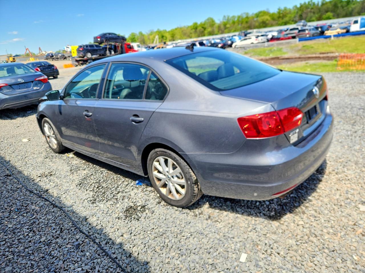 2012 VOLKSWAGEN JETTA SE photo 3