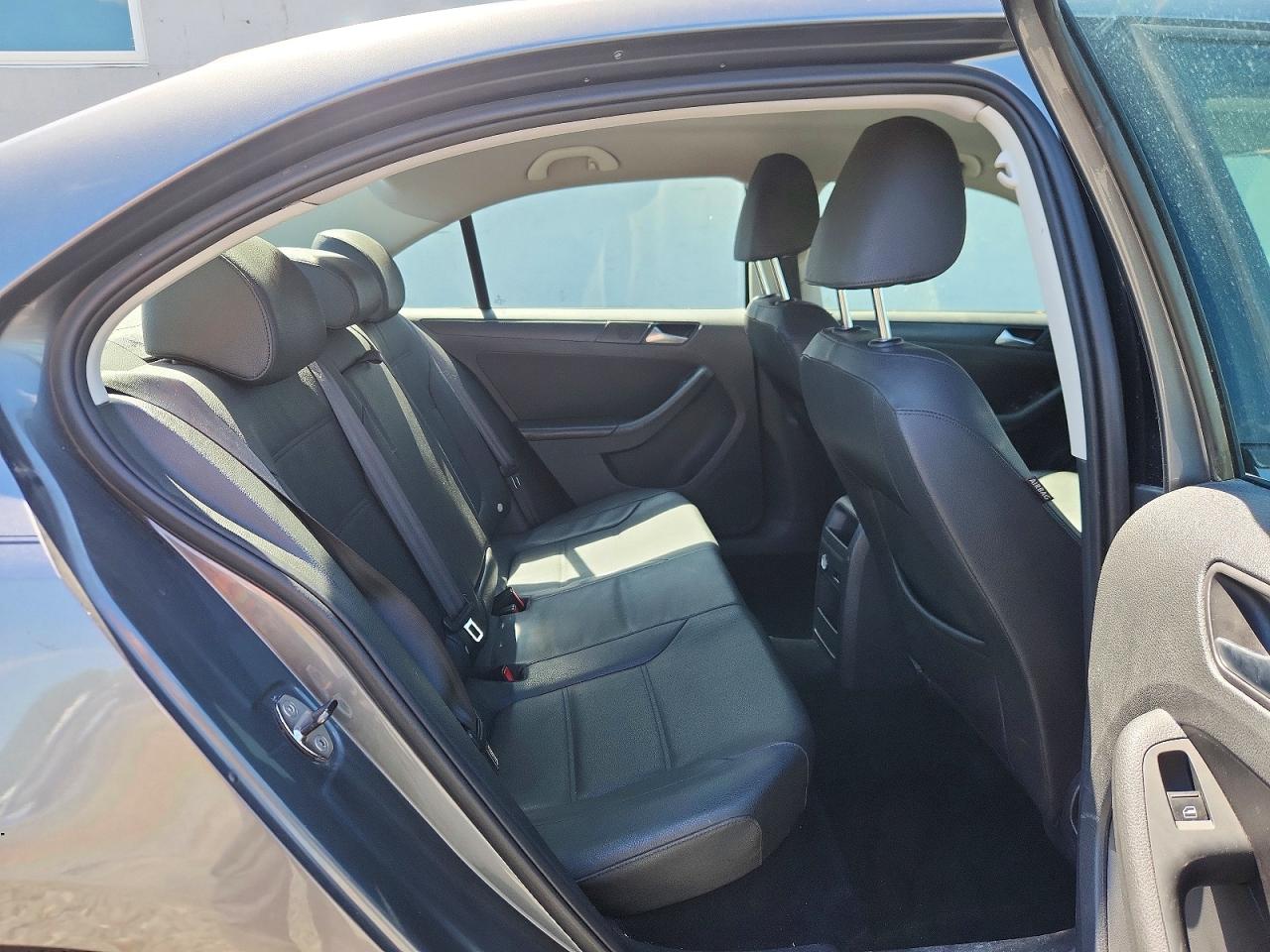 2012 VOLKSWAGEN JETTA SE photo 19