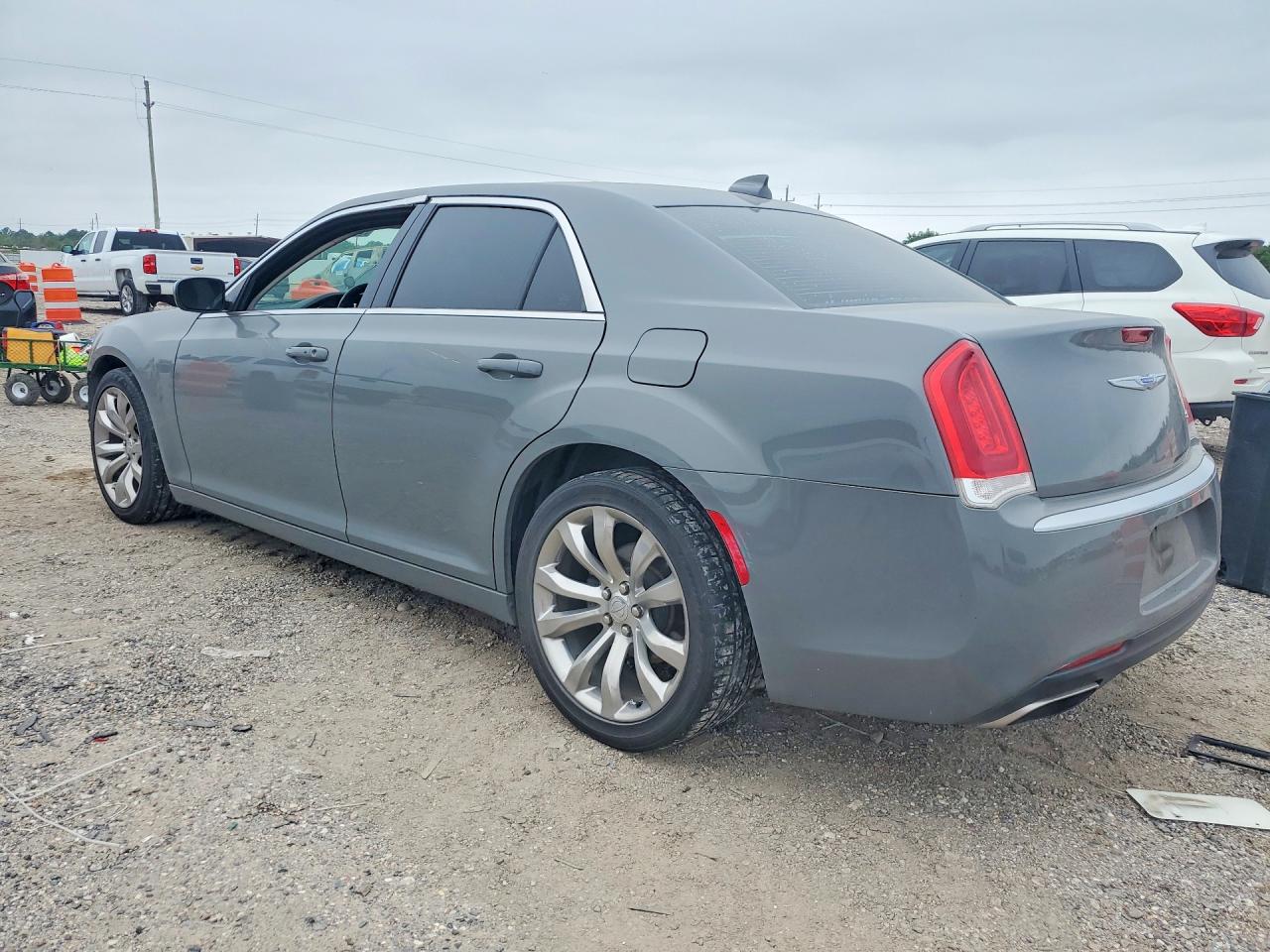 2019 CHRYSLER 300 TOURING photo 4