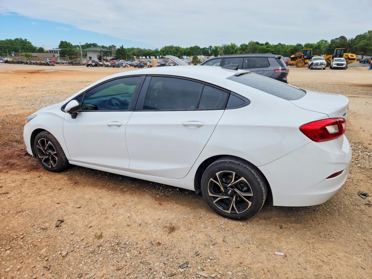 2017 CHEVROLET CRUZE LS photo 4