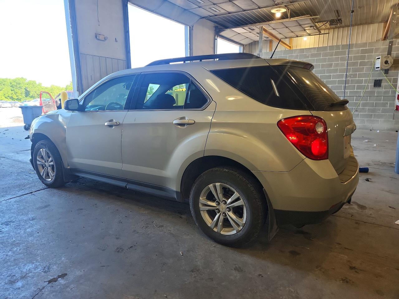 2013 CHEVROLET EQUINOX LT photo 2