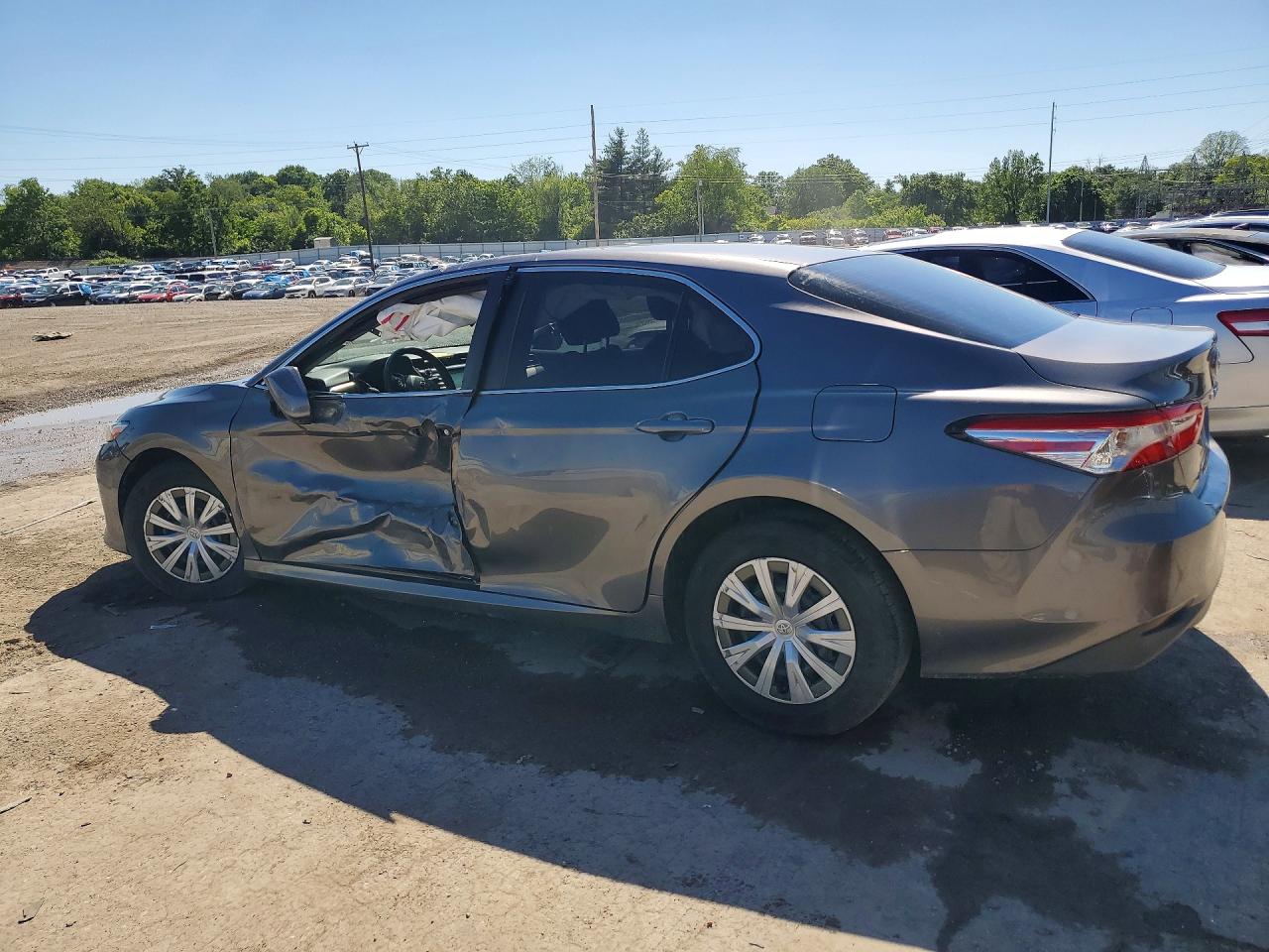 2018 TOYOTA CAMRY L photo 2