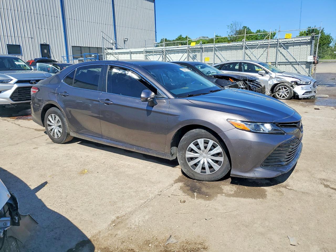 2018 TOYOTA CAMRY L photo 4