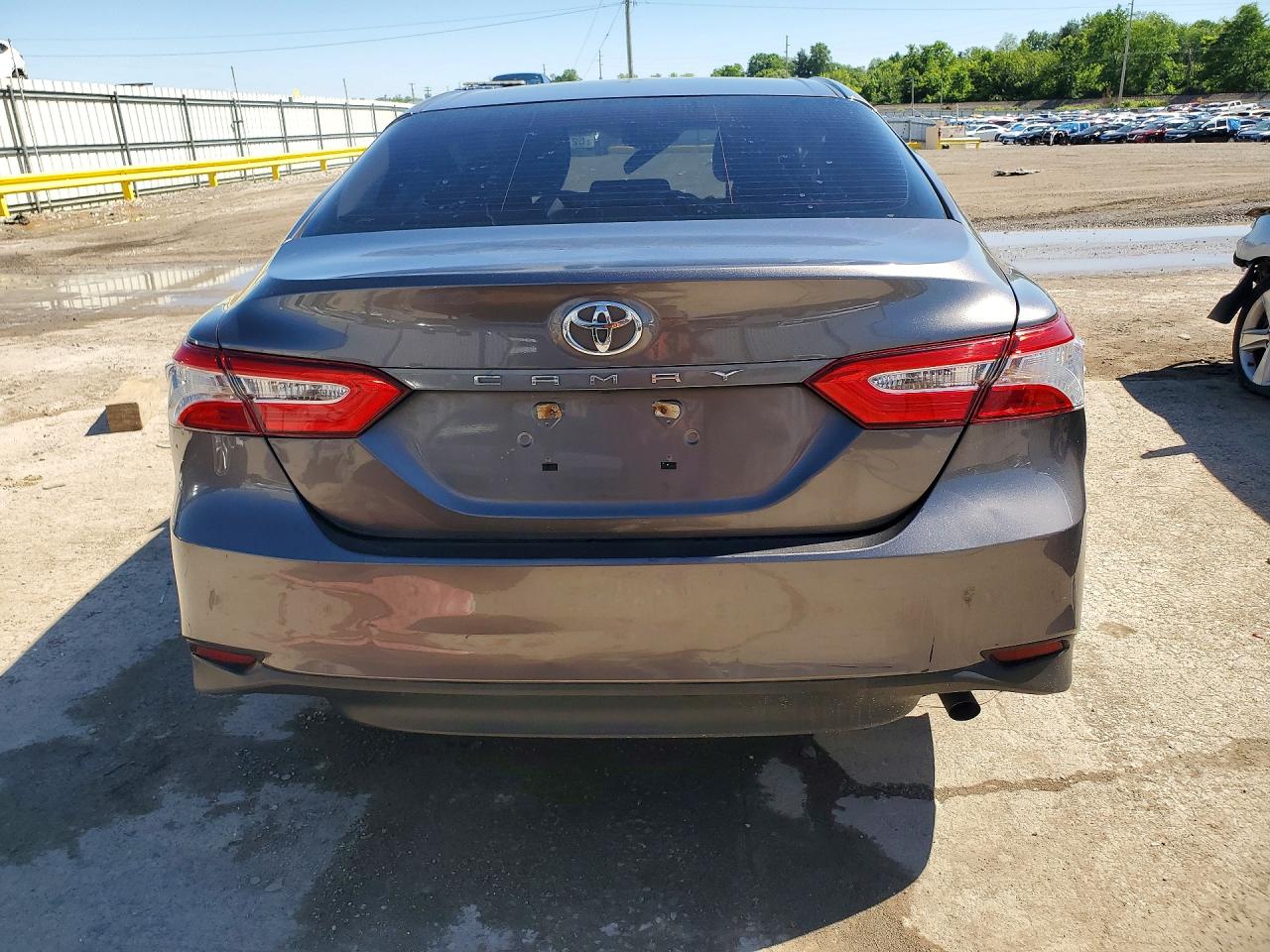 2018 TOYOTA CAMRY L photo 6