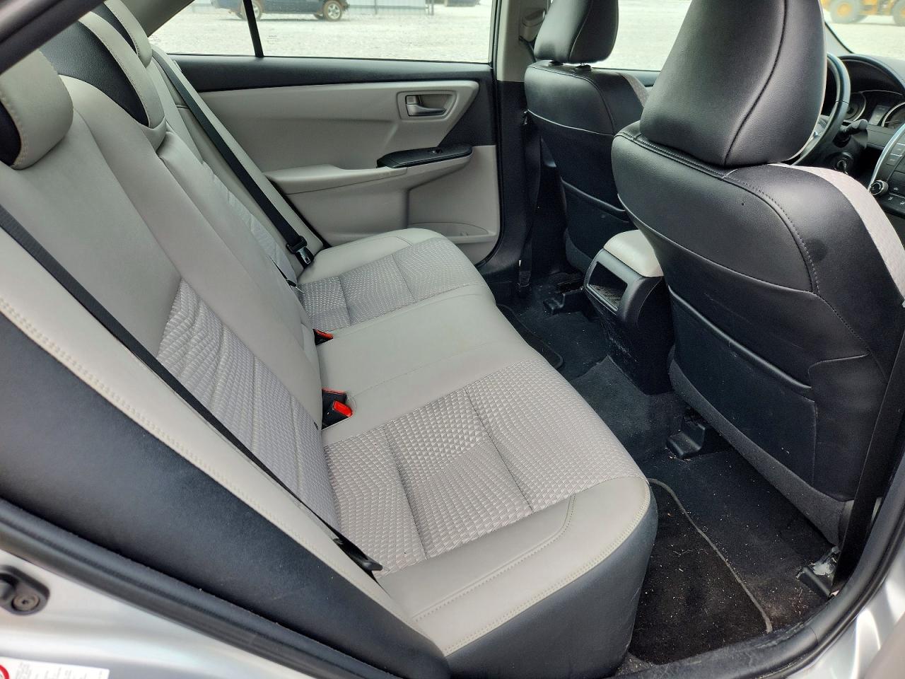 2015 TOYOTA CAMRY SE photo 19