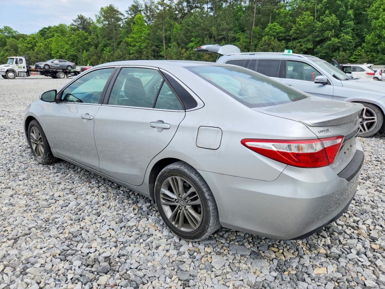 2015 TOYOTA CAMRY SE photo 3