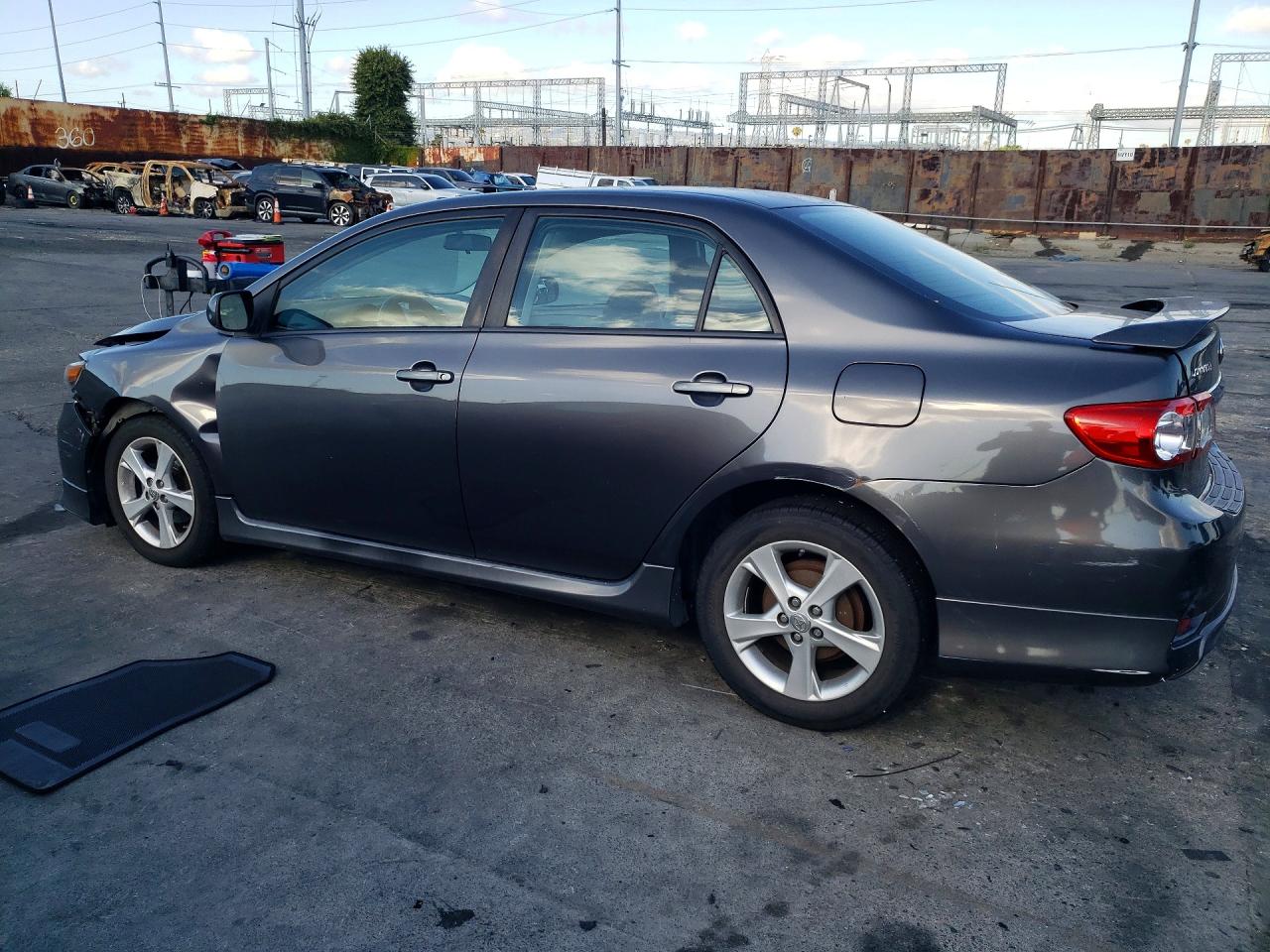 2013 TOYOTA COROLLA S photo 3
