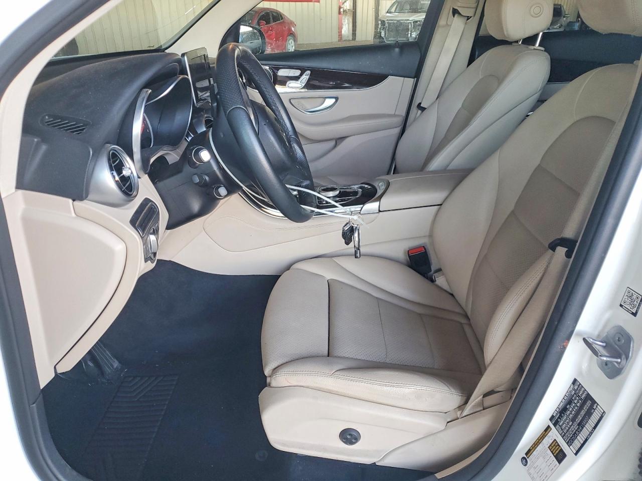 2017 MERCEDES-BENZ GLC 300 photo 19
