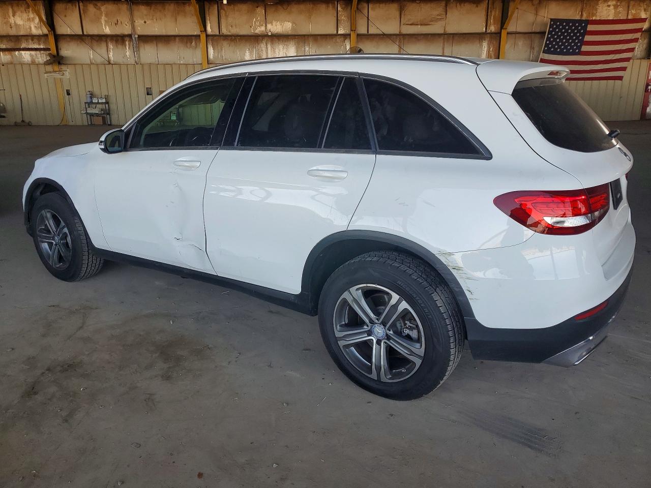 2017 MERCEDES-BENZ GLC 300 photo 4