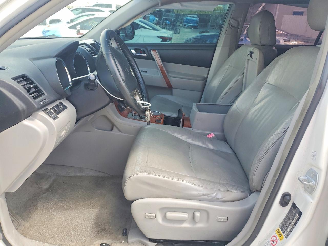 2010 TOYOTA HIGHLANDER LIMITED photo 13