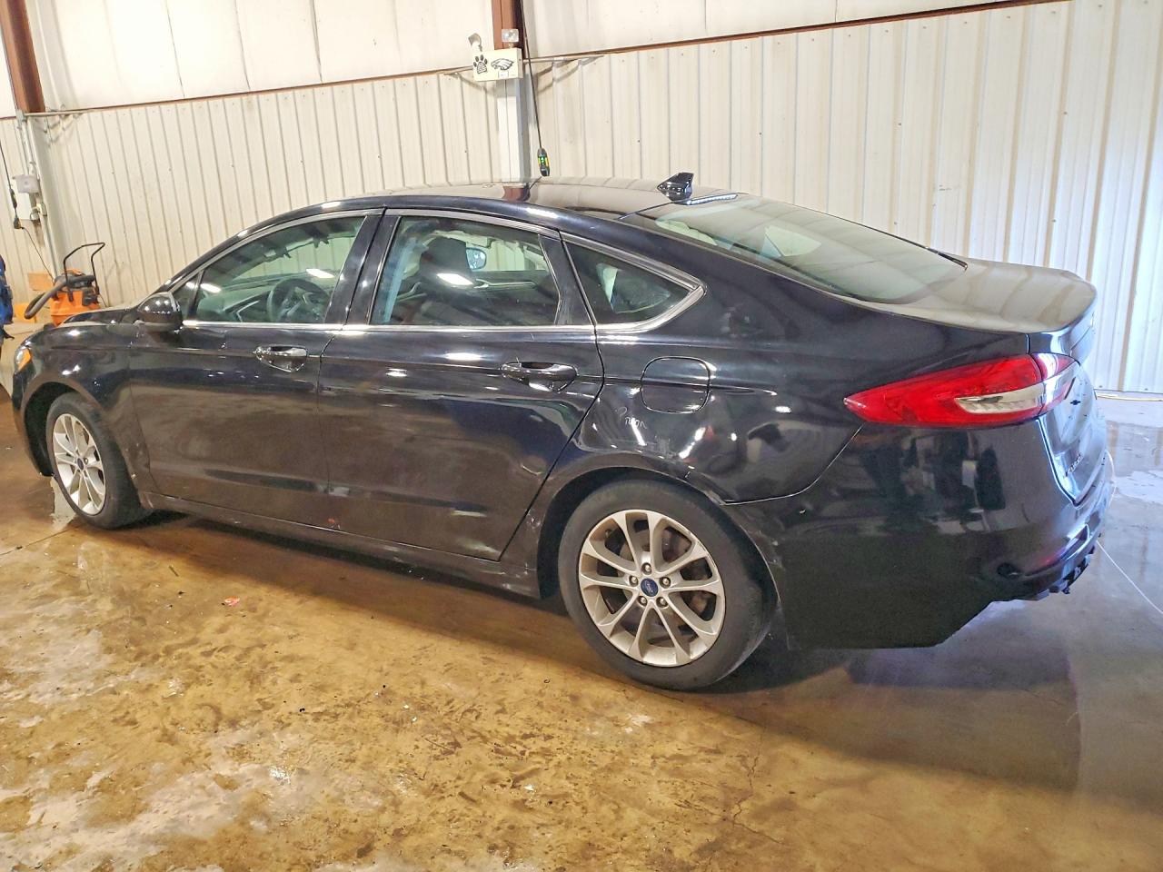 2019 FORD FUSION SE photo 2