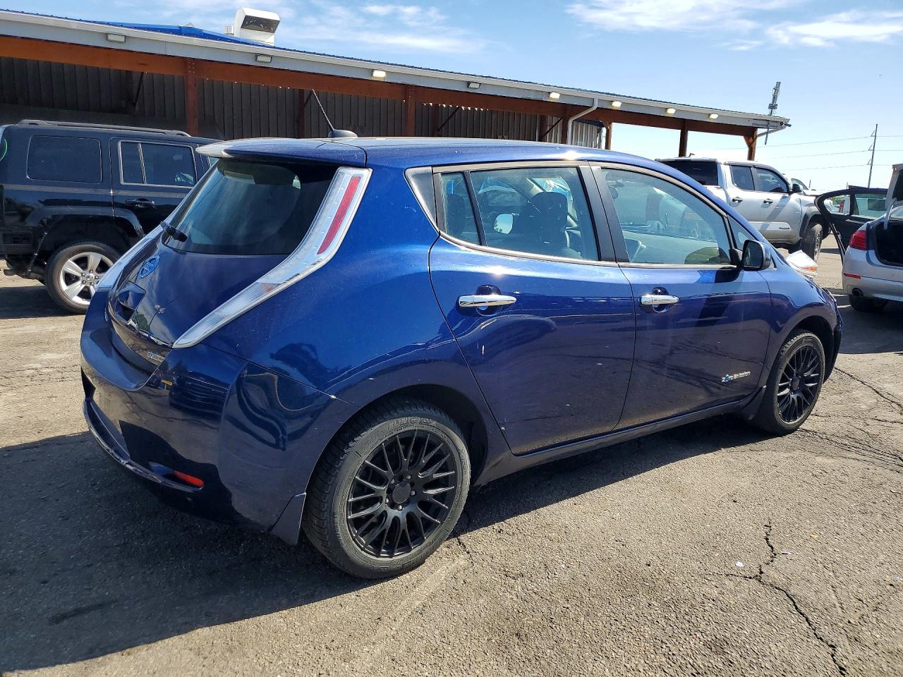 2017 NISSAN LEAF S photo 5