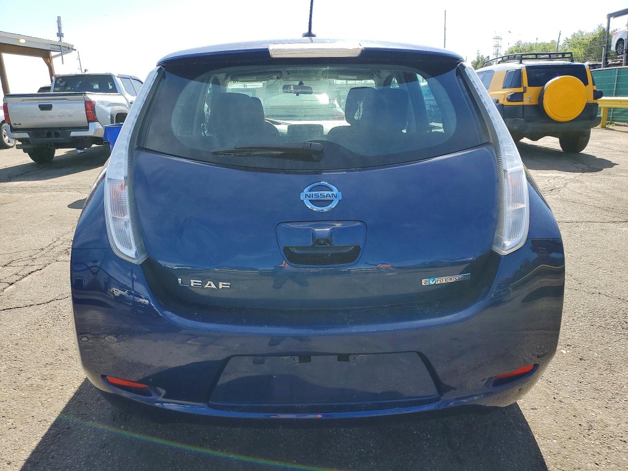 2017 NISSAN LEAF S photo 11