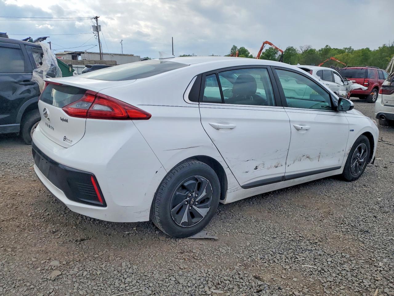 2017 HYUNDAI IONIQ SEL photo 5