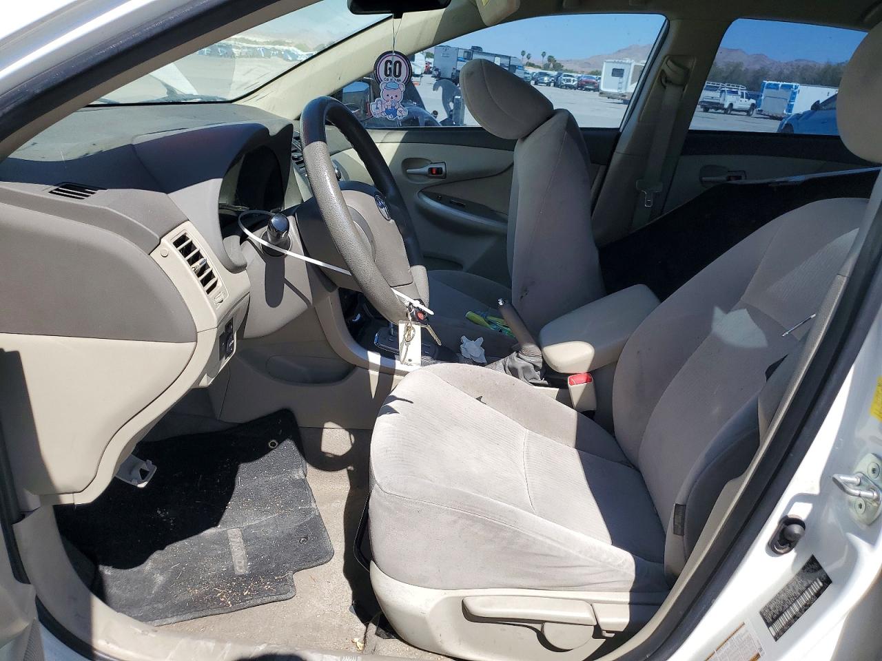 2010 TOYOTA COROLLA LE photo 13