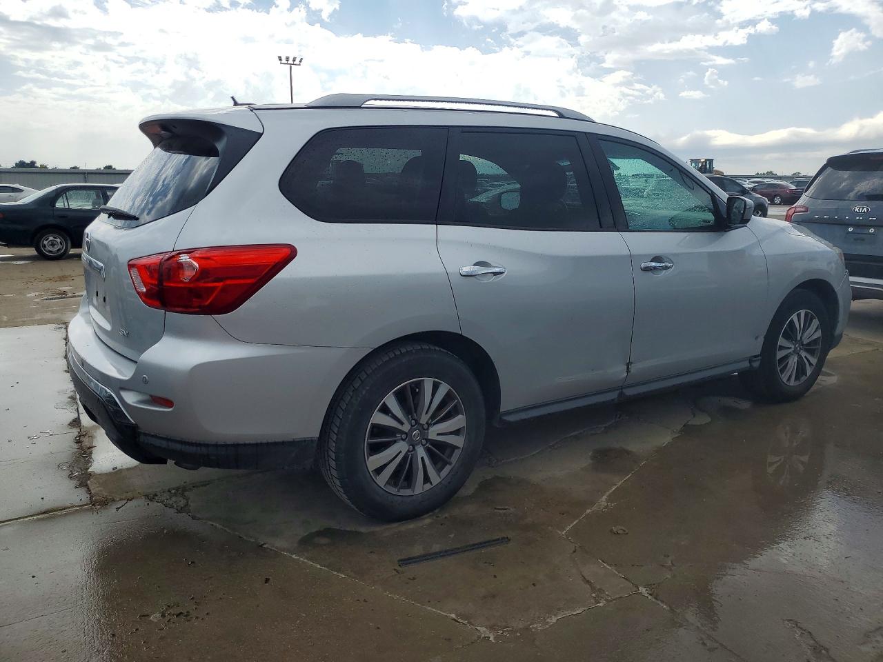 2017 NISSAN PATHFINDER SV photo 5