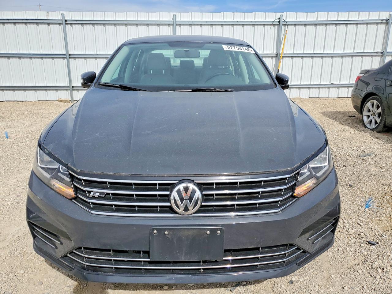 2017 VOLKSWAGEN PASSAT R-LINE photo 9