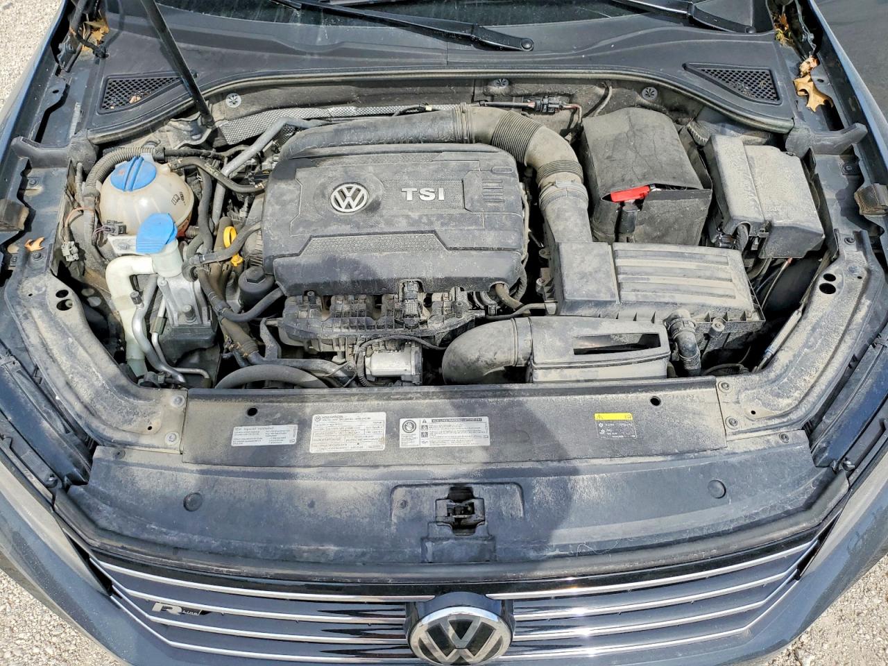 2017 VOLKSWAGEN PASSAT R-LINE photo 21