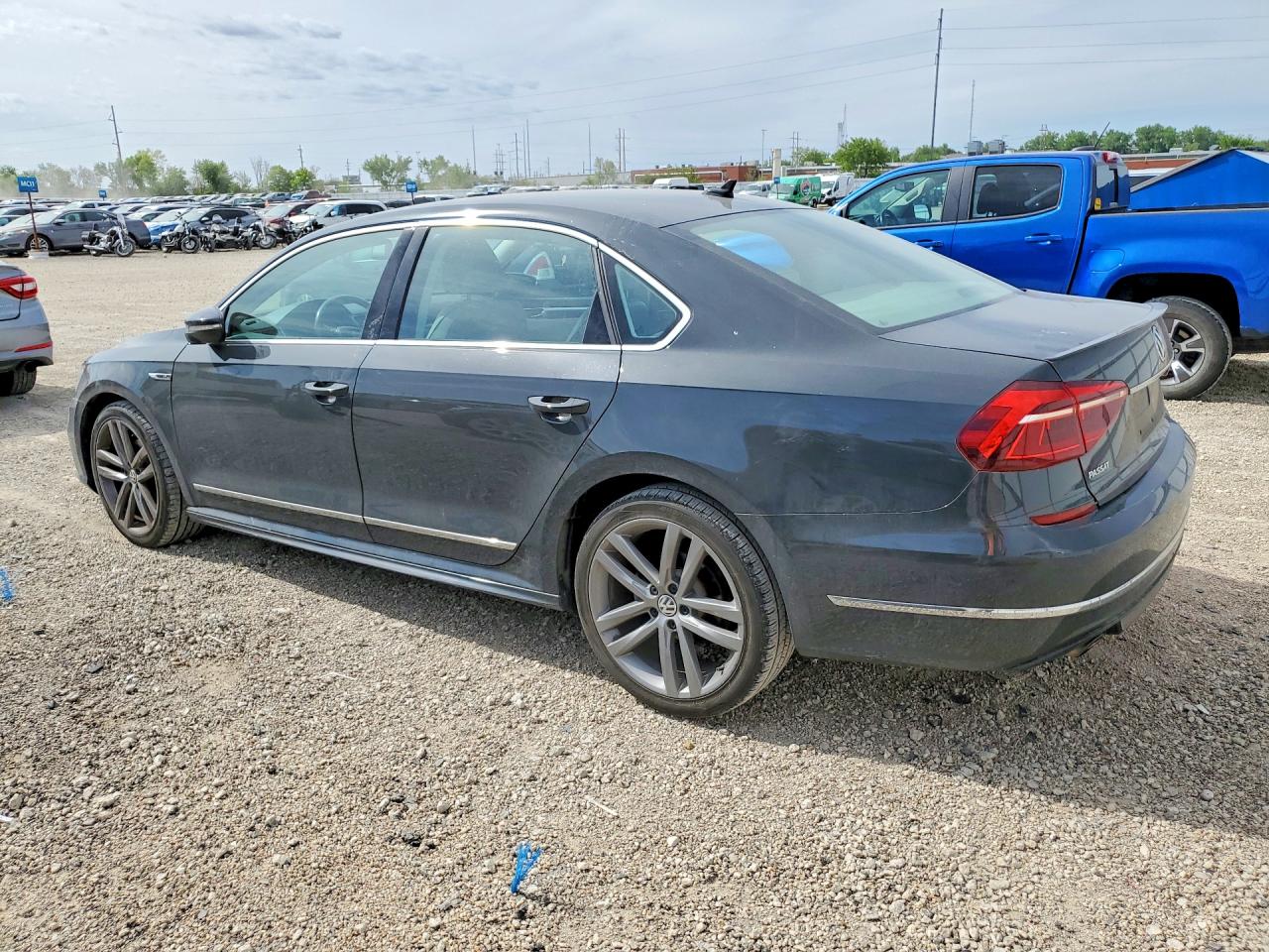2017 VOLKSWAGEN PASSAT R-LINE photo 3