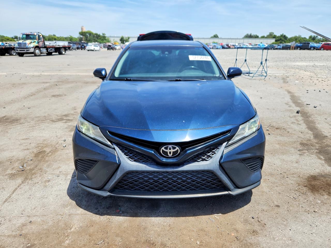 2018 TOYOTA CAMRY SE photo 9