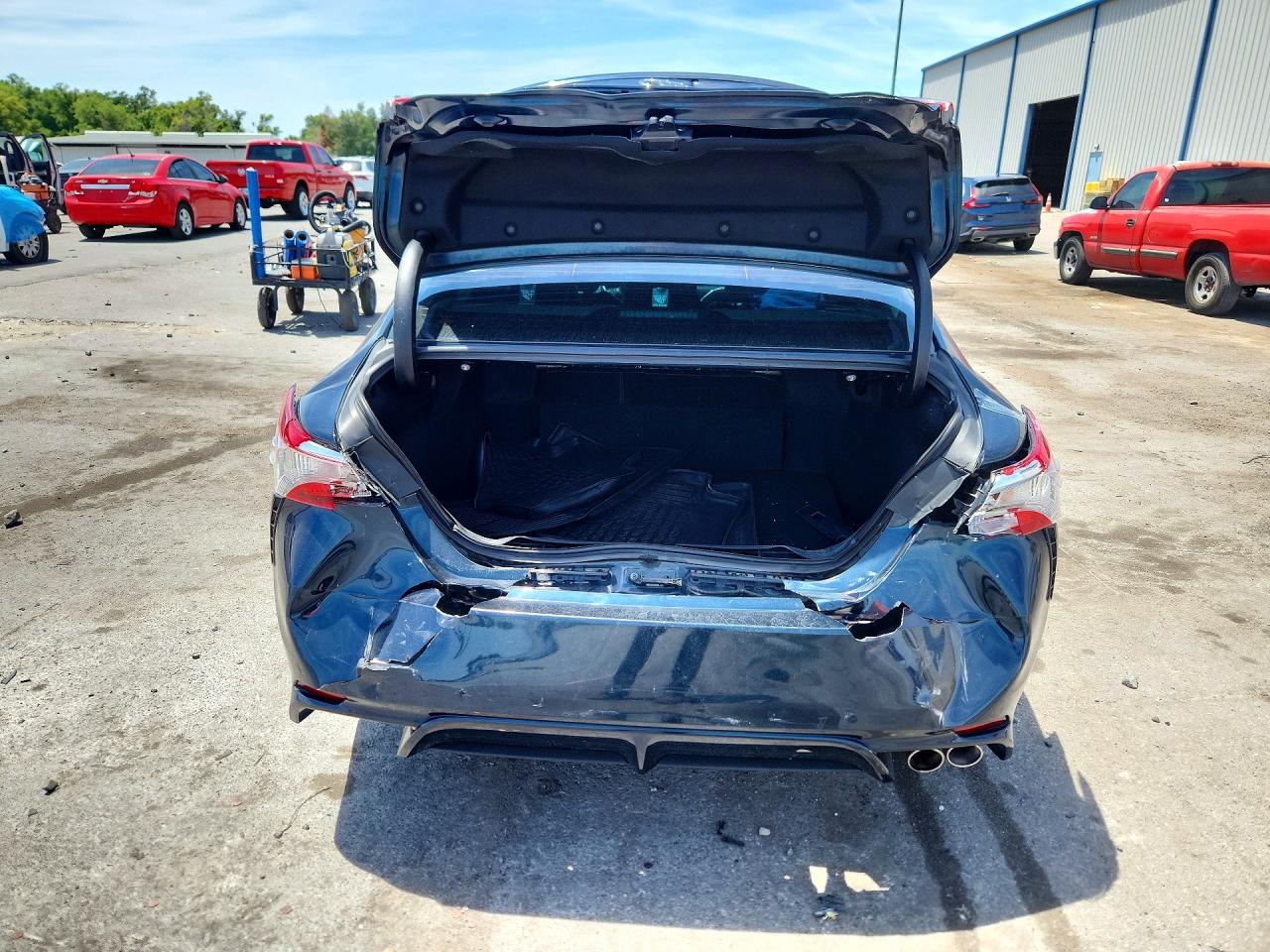 2018 TOYOTA CAMRY SE photo 11