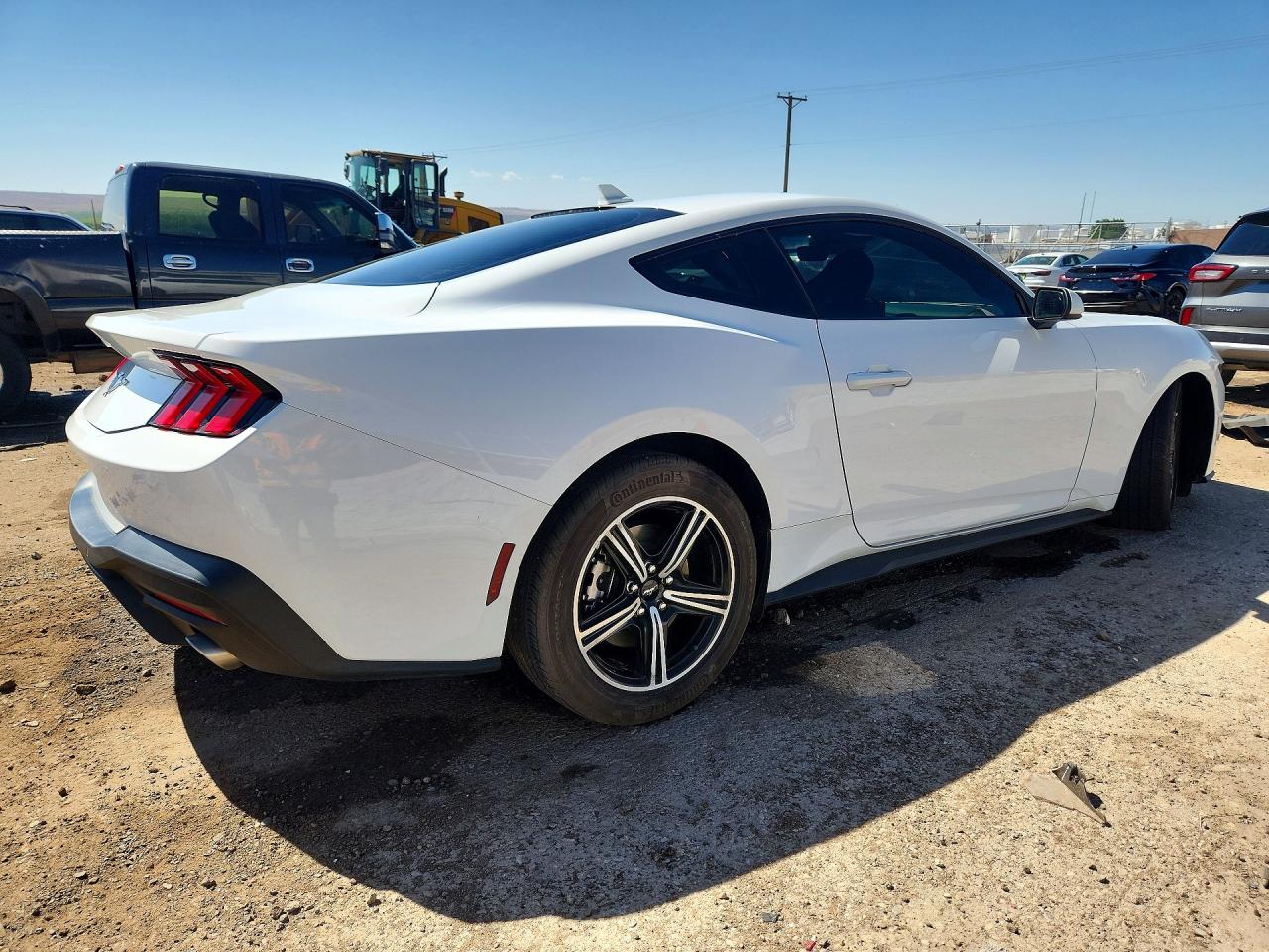 2024 FORD MUSTANG photo 3