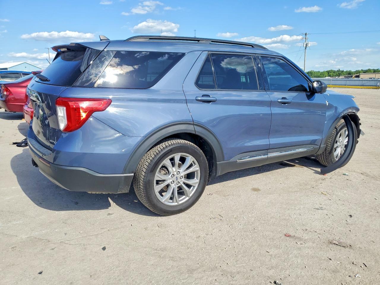 2021 FORD EXPLORER XLT photo 3