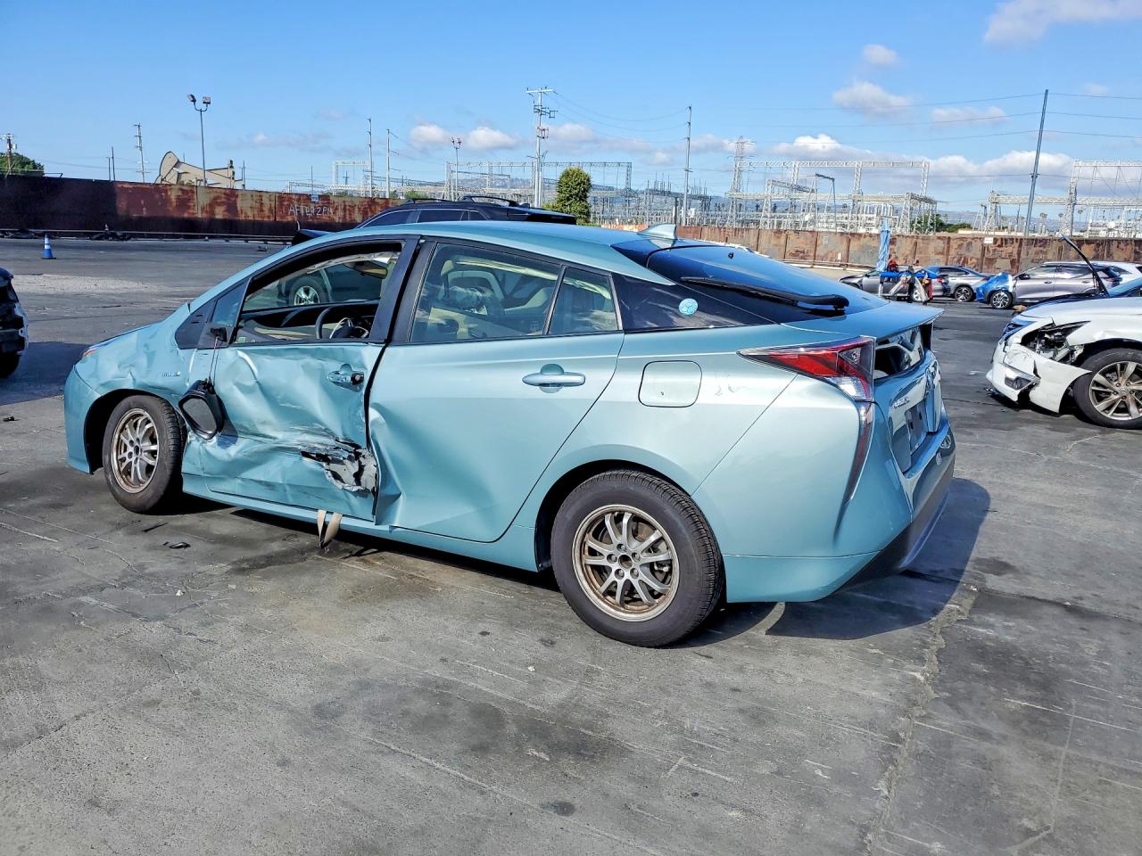 2016 TOYOTA PRIUS TWO photo 3