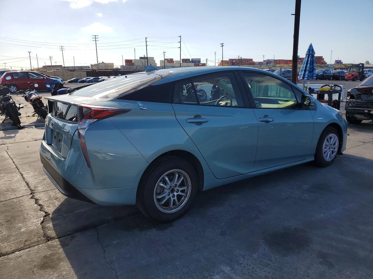 2016 TOYOTA PRIUS TWO photo 5