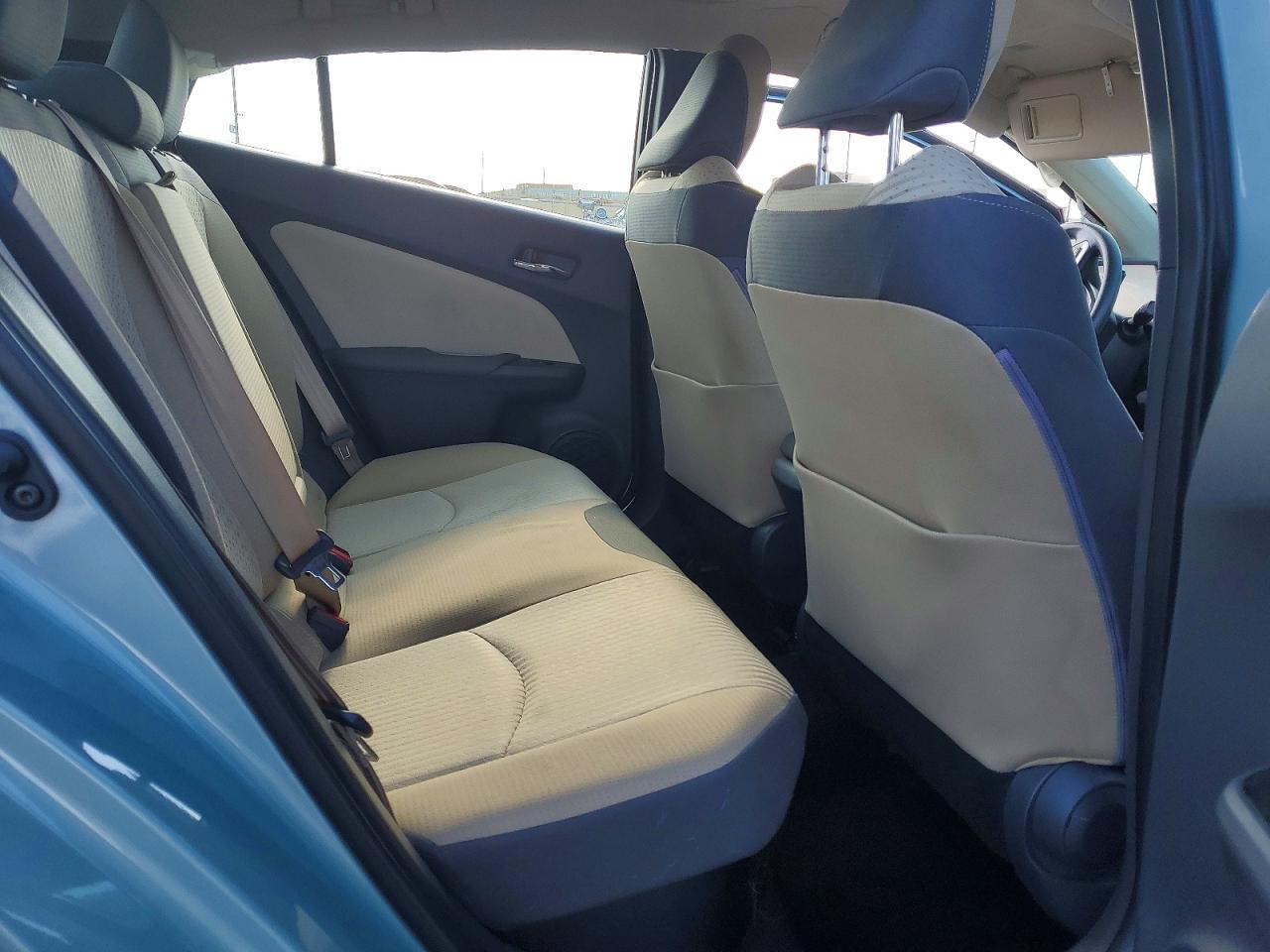 2016 TOYOTA PRIUS TWO photo 19