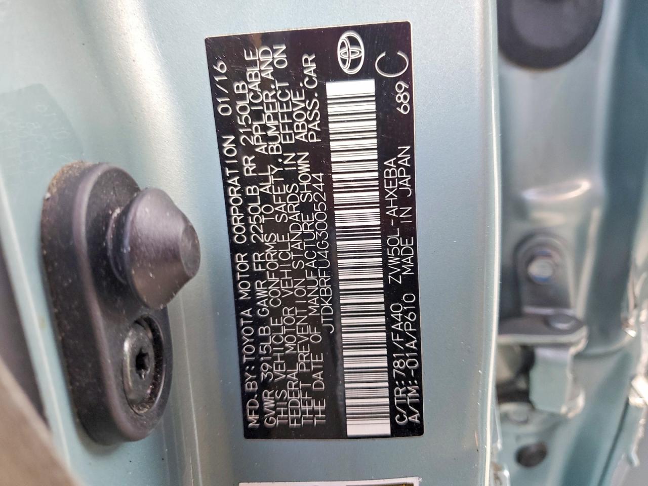 2016 TOYOTA PRIUS TWO photo 23