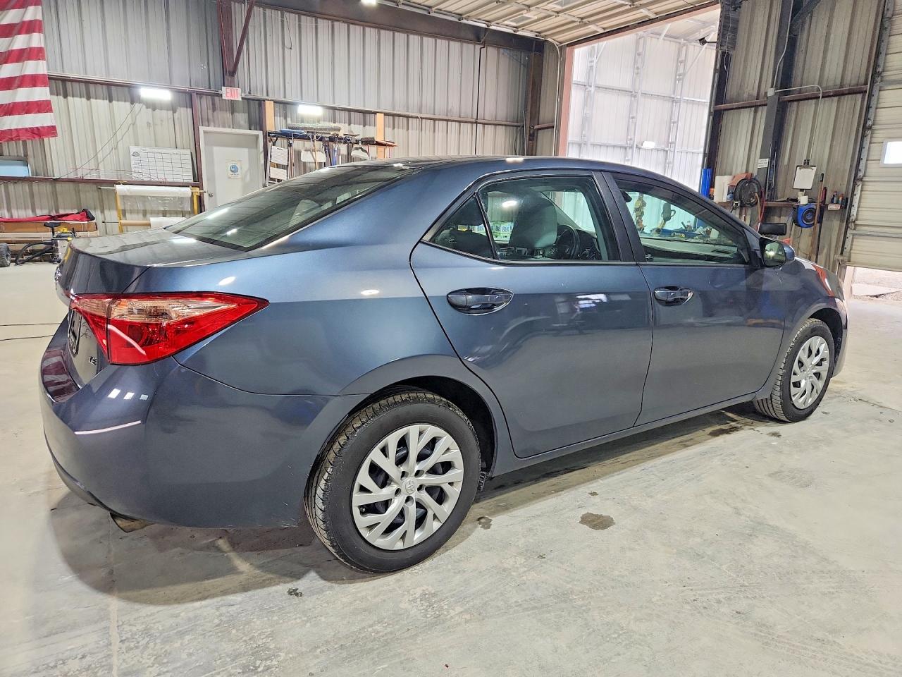 2018 TOYOTA COROLLA LE photo 5