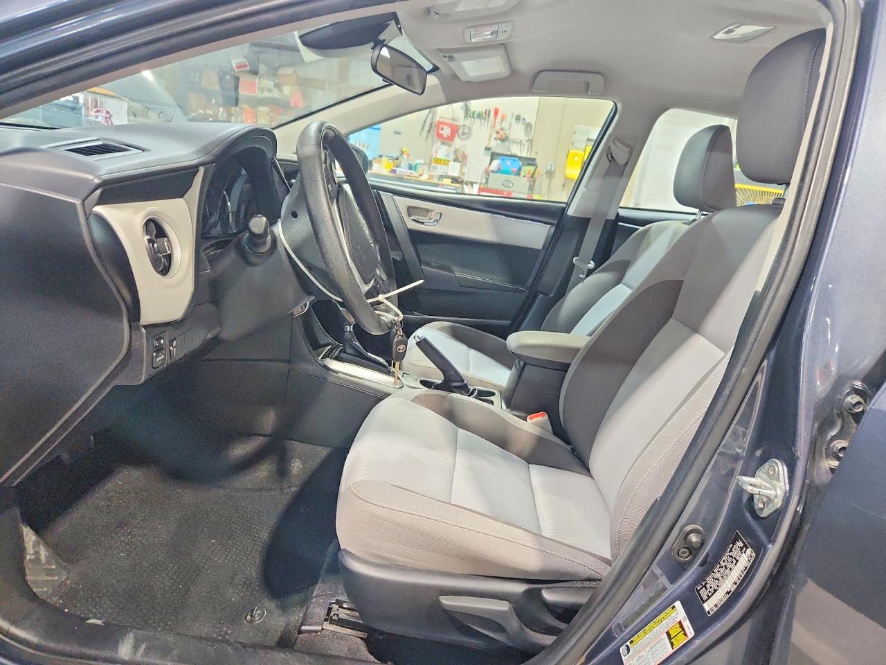 2018 TOYOTA COROLLA LE photo 13