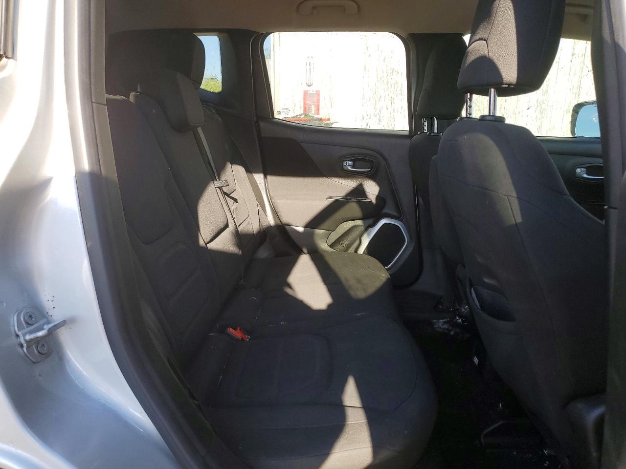2019 JEEP RENEGADE LATITUDE photo 21