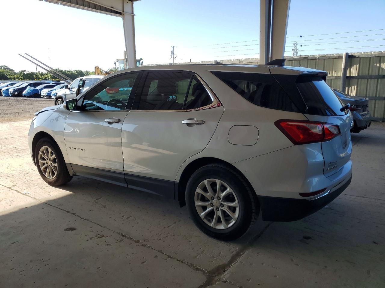 2018 CHEVROLET EQUINOX LT photo 3