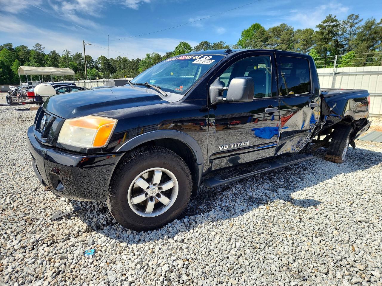 2011 NISSAN TITAN