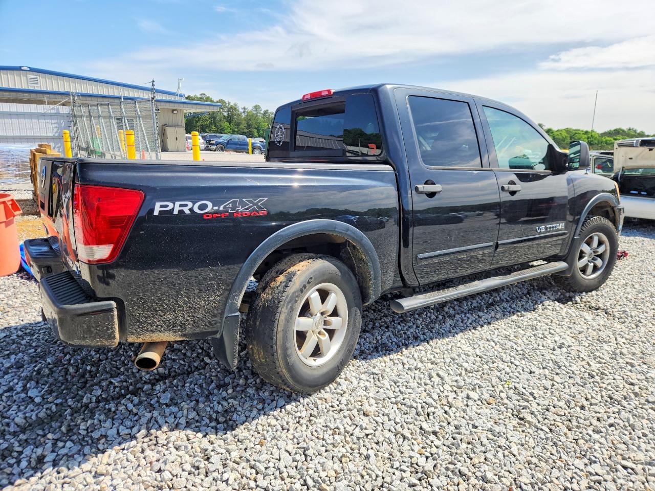 2011 NISSAN TITAN SV photo 5